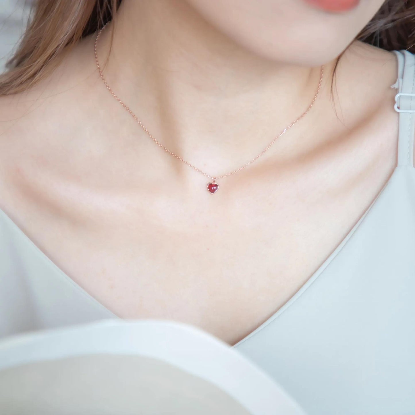 Corazón Garnet Heart Pendant - 925 Sterling Silver - Adjustable Chain