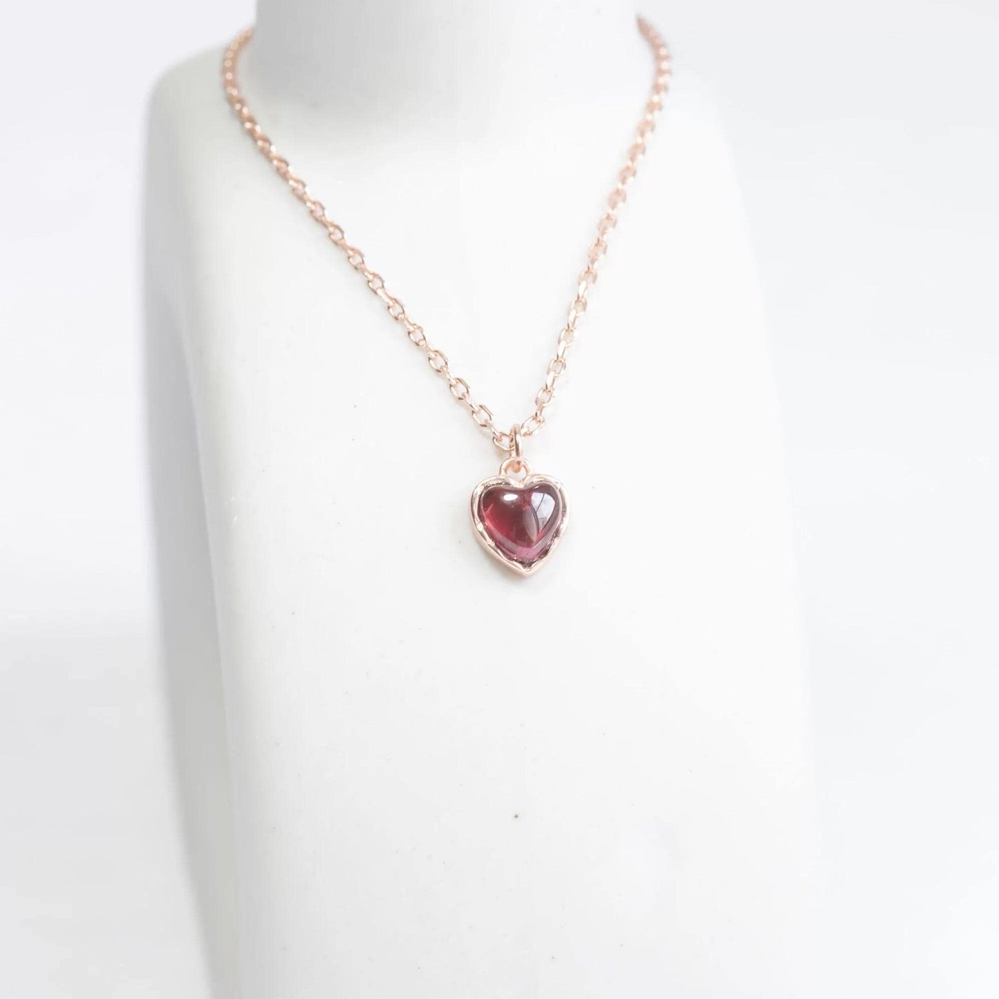 Corazón Garnet Heart Pendant - 925 Sterling Silver - Adjustable Chain