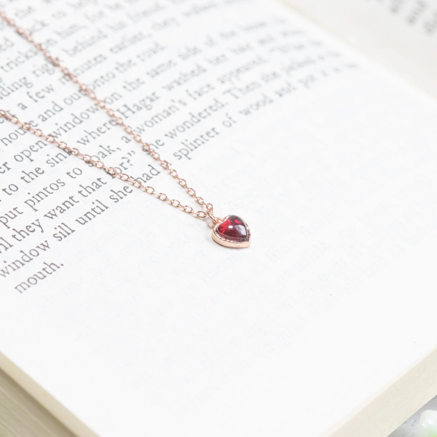 Corazón Garnet Heart Pendant - 925 Sterling Silver - Adjustable Chain